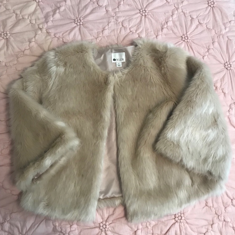 Faux fur short coat XL